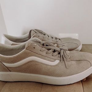 Men’s grey suede vans